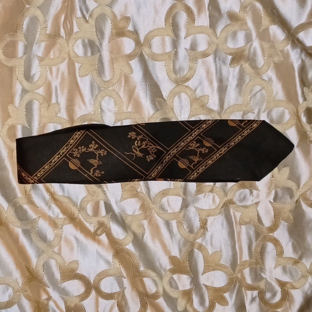 Popular Dry Goods Co Stylish Dark Brown  w/Bird In Tree Tie 100% Silk